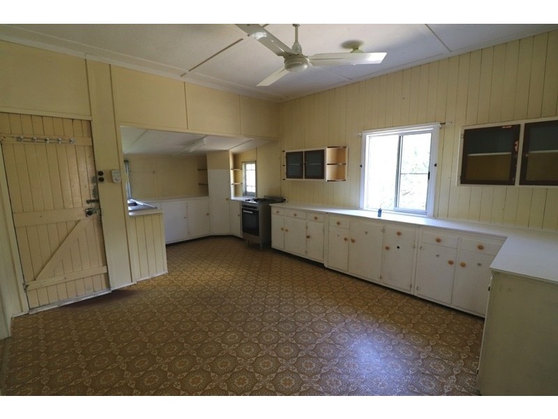 34 Balfour Street, Mount Larcom QLD 4695