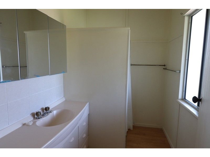 34 Balfour Street, Mount Larcom QLD 4695