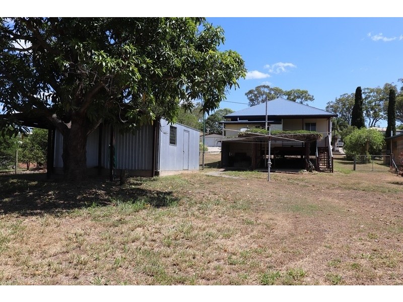 34 Balfour Street, Mount Larcom QLD 4695