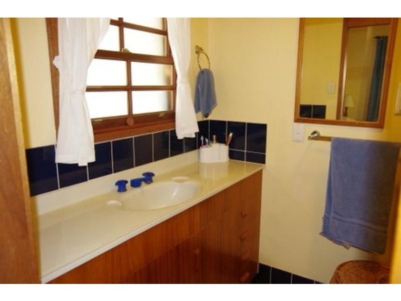 15 Helen Crescent, Wurdong Heights QLD 4680