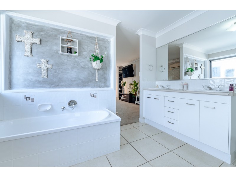 2 Walker Drive, Calliope QLD 4680