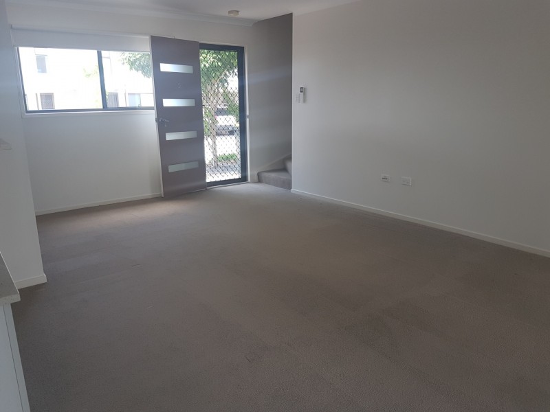 2/9 Morris Avenue, Calliope QLD 4680