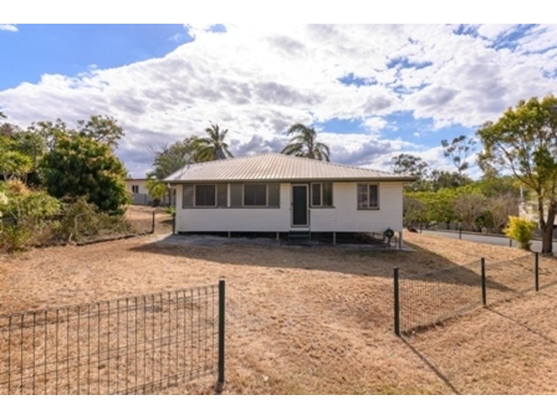 1 Davis Street, Mount Larcom QLD 4695