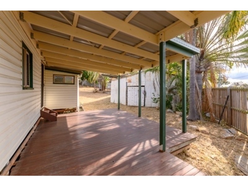 1 Davis Street, Mount Larcom QLD 4695