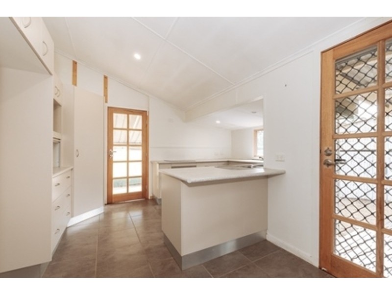 1 Davis Street, Mount Larcom QLD 4695