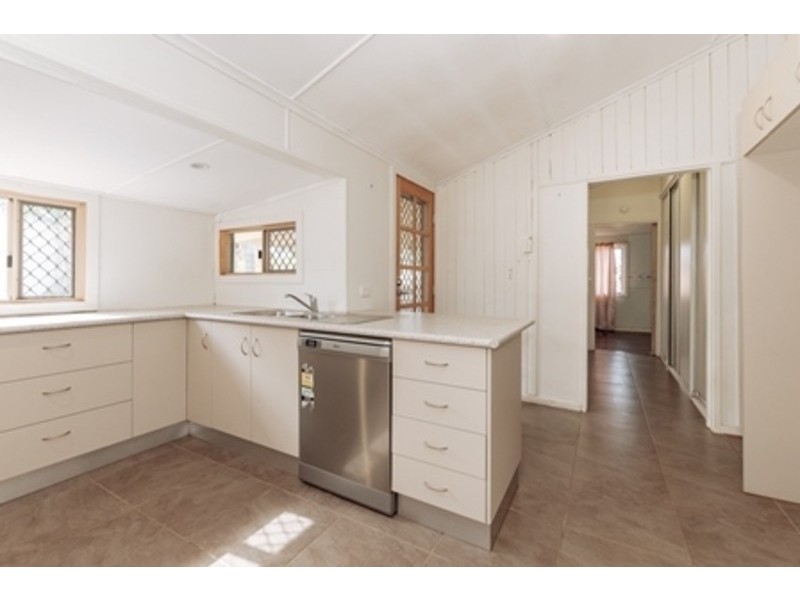 1 Davis Street, Mount Larcom QLD 4695