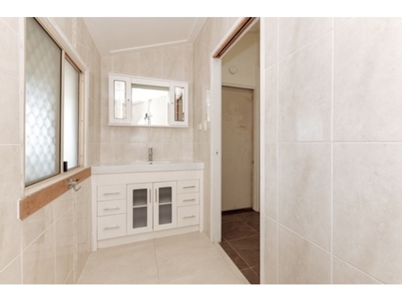 1 Davis Street, Mount Larcom QLD 4695