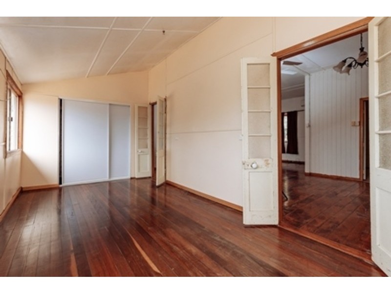 1 Davis Street, Mount Larcom QLD 4695