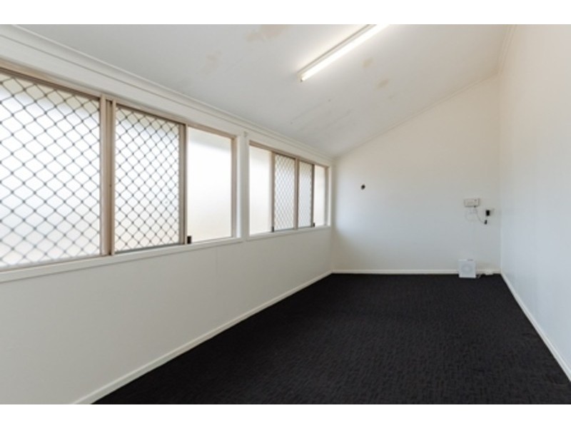 1 Davis Street, Mount Larcom QLD 4695