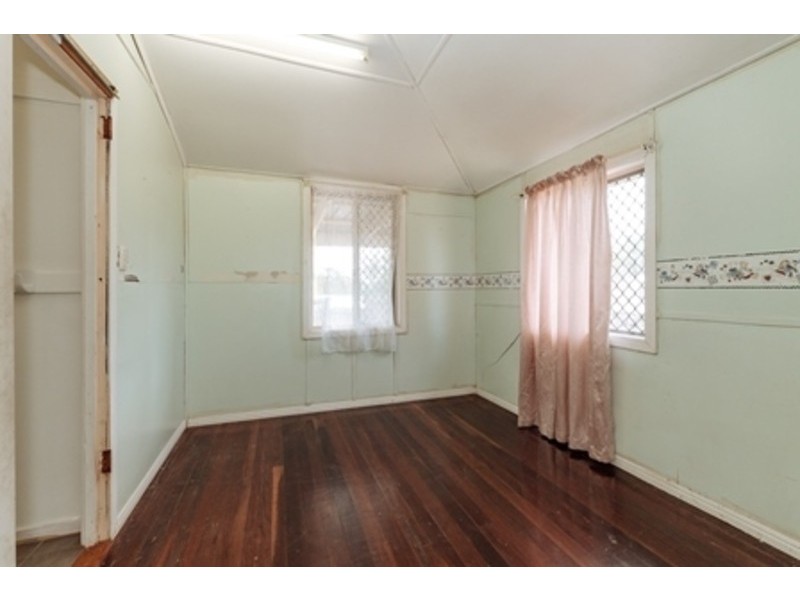 1 Davis Street, Mount Larcom QLD 4695