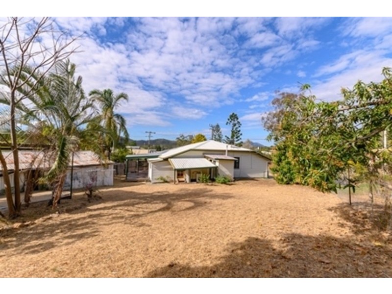 1 Davis Street, Mount Larcom QLD 4695