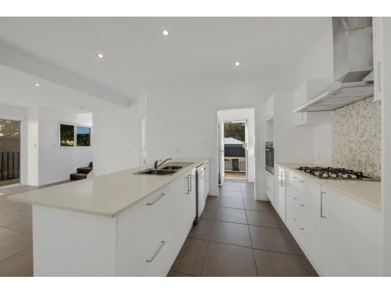 4/2 Harmony Drive, Clinton QLD 4680