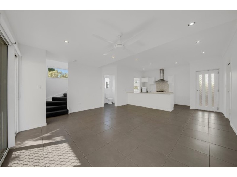 4/2 Harmony Drive, Clinton QLD 4680