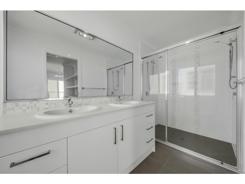 4/2 Harmony Drive, Clinton QLD 4680