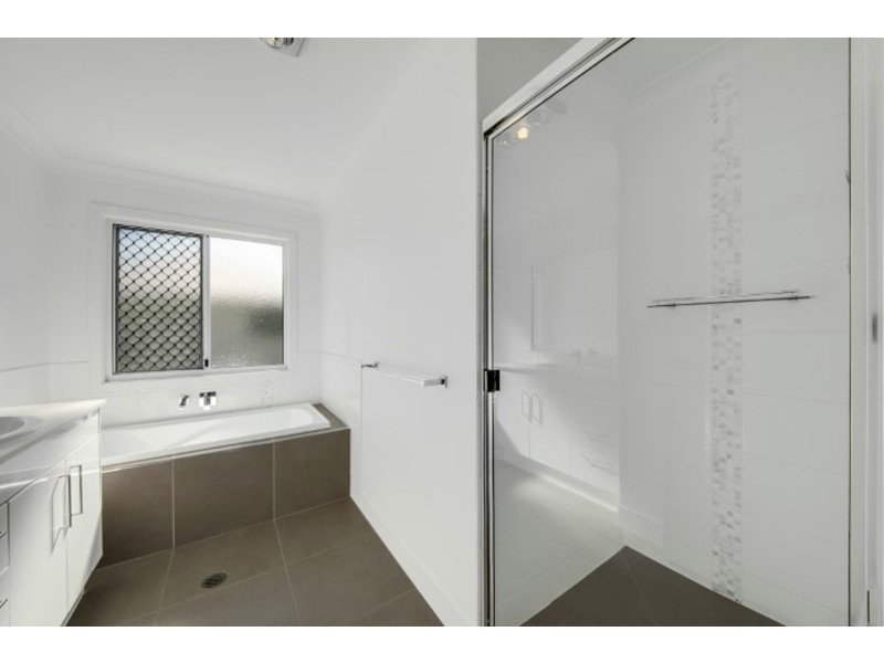 4/2 Harmony Drive, Clinton QLD 4680