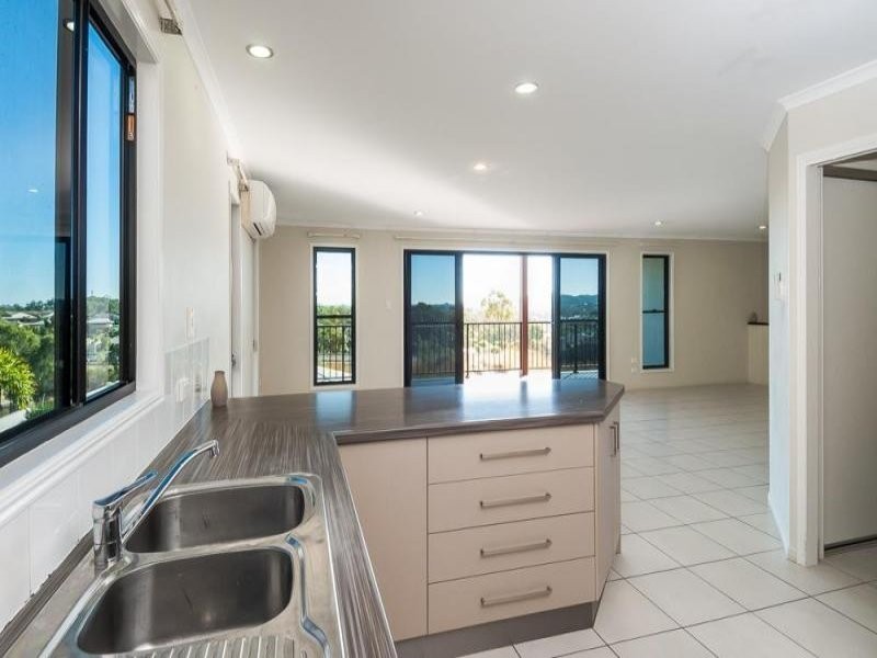 8 Koowin Drive, Kirkwood QLD 4680