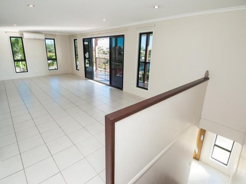 8 Koowin Drive, Kirkwood QLD 4680