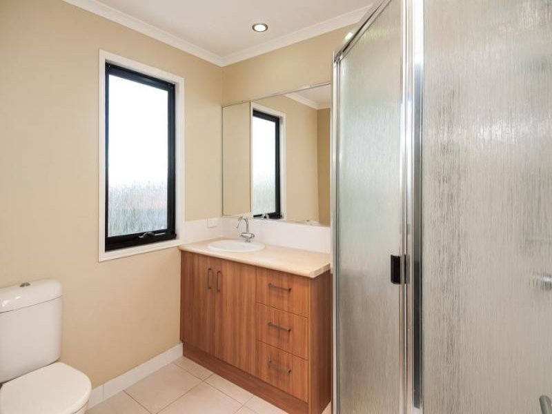 8 Koowin Drive, Kirkwood QLD 4680