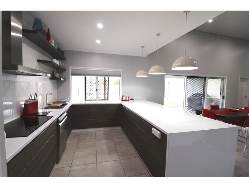 8 Jardine Crescent, Boyne Island QLD 4680