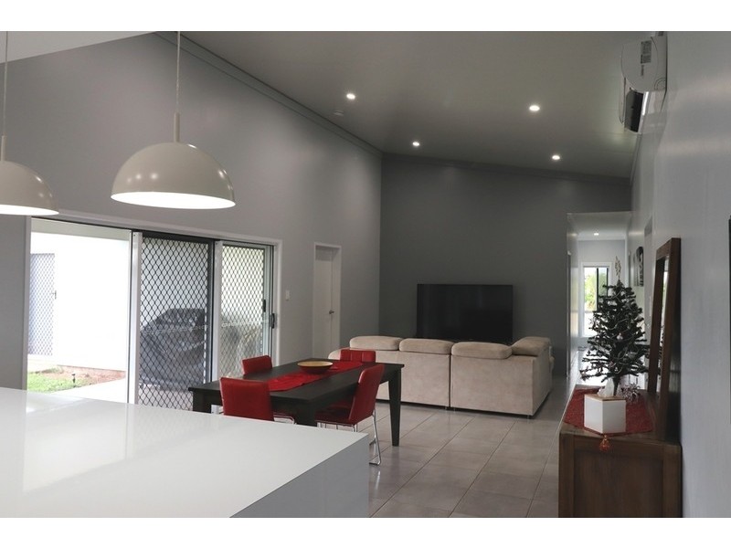 8 Jardine Crescent, Boyne Island QLD 4680