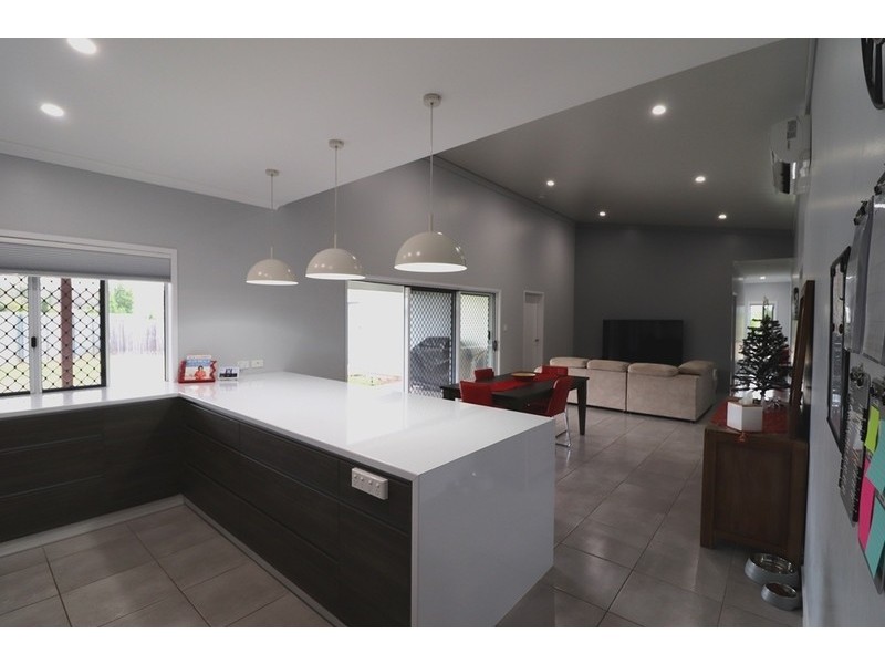 8 Jardine Crescent, Boyne Island QLD 4680