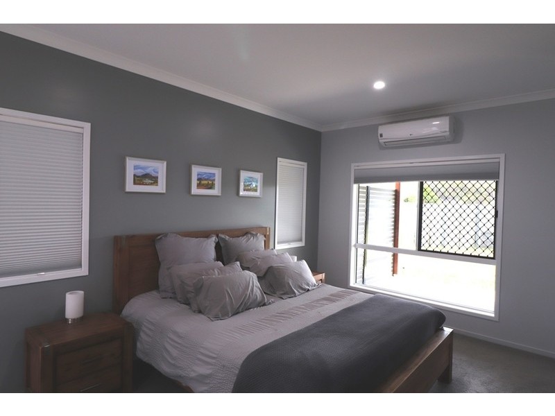 8 Jardine Crescent, Boyne Island QLD 4680