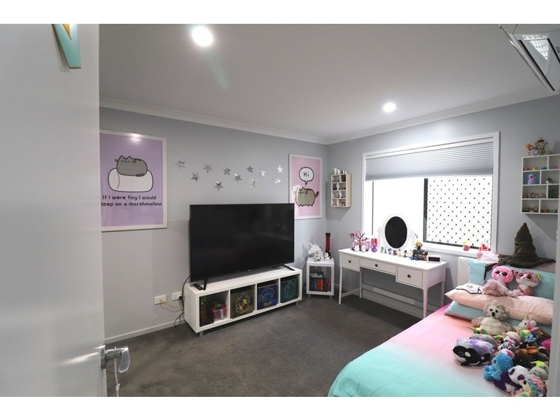 8 Jardine Crescent, Boyne Island QLD 4680