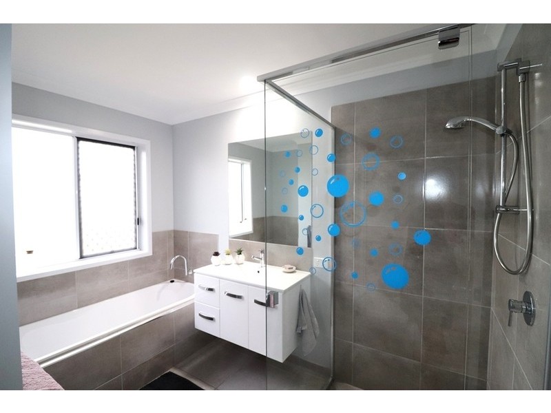 8 Jardine Crescent, Boyne Island QLD 4680