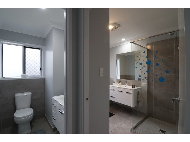 8 Jardine Crescent, Boyne Island QLD 4680