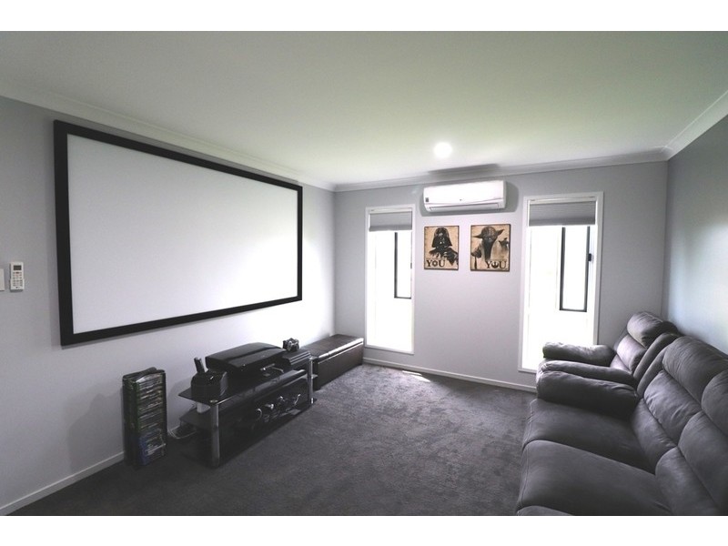 8 Jardine Crescent, Boyne Island QLD 4680