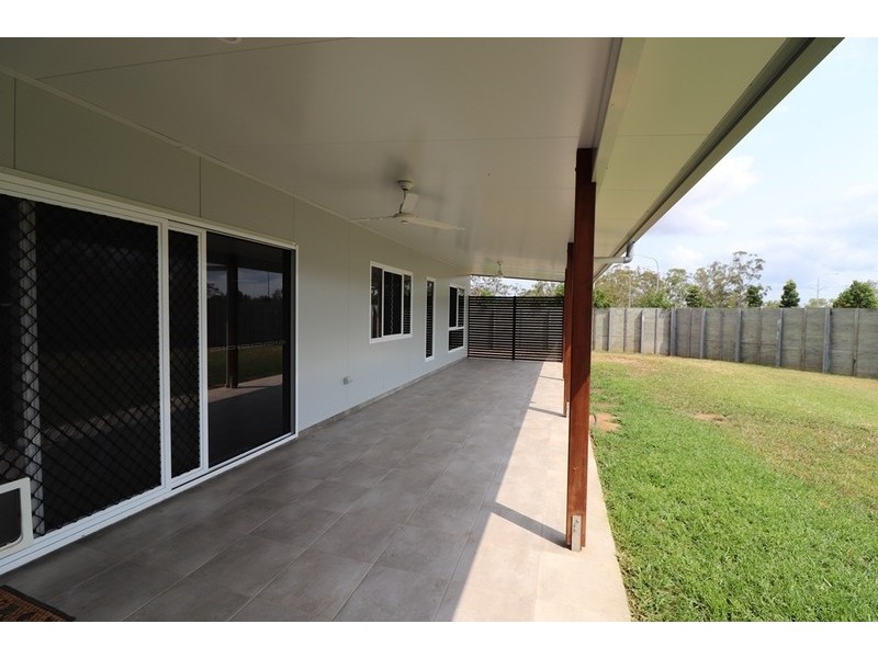 8 Jardine Crescent, Boyne Island QLD 4680