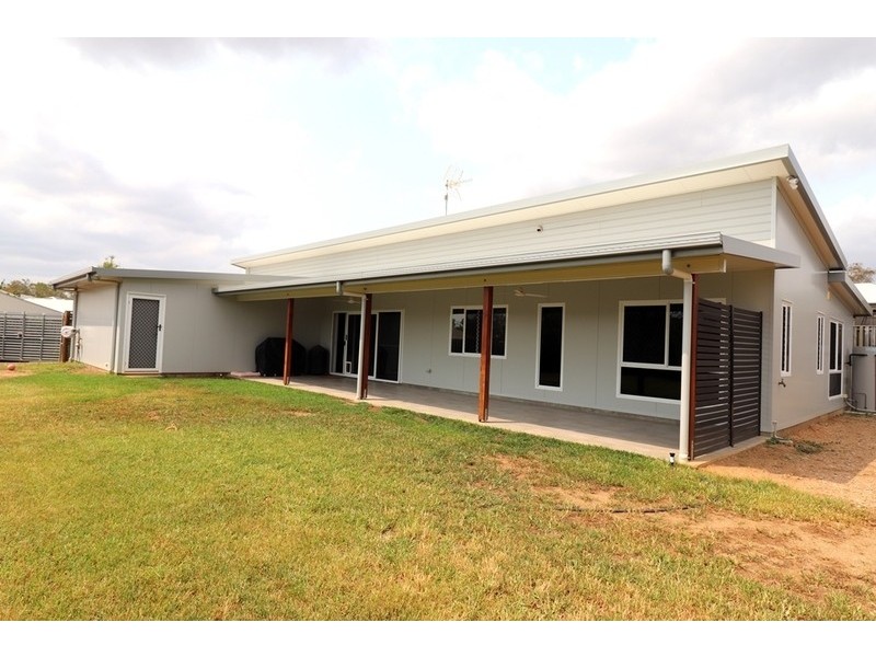 8 Jardine Crescent, Boyne Island QLD 4680