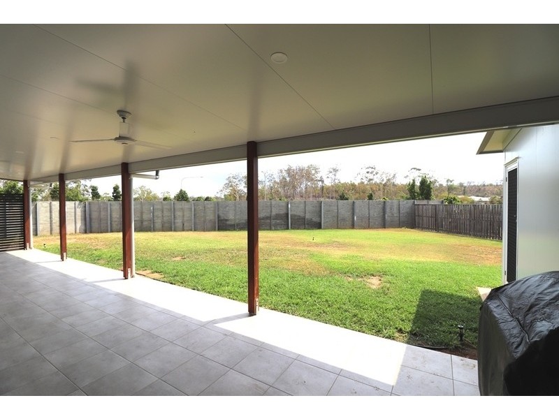 8 Jardine Crescent, Boyne Island QLD 4680