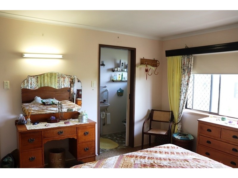14 King George Street, Mount Larcom QLD 4695