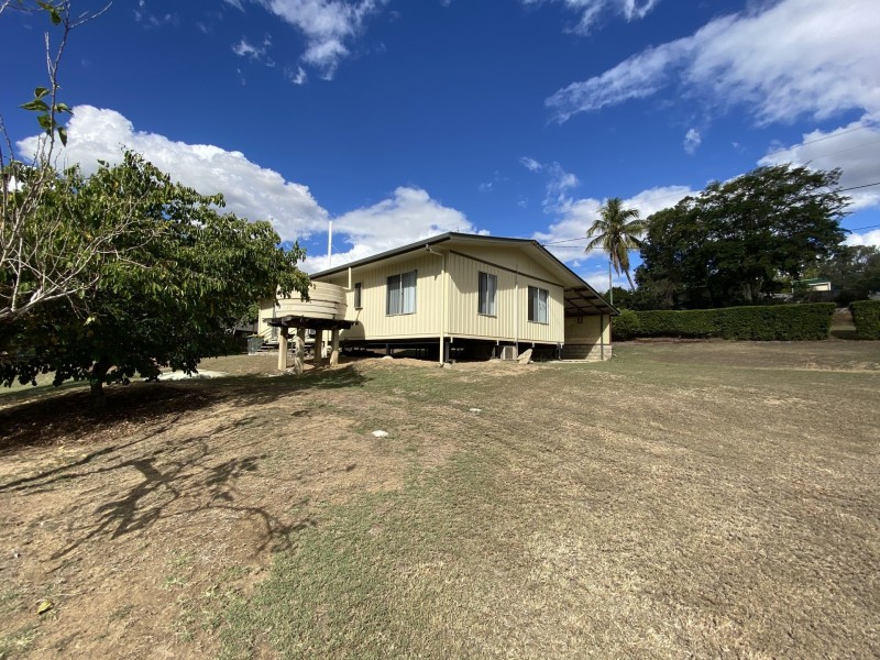 2 Davis Street, Mount Larcom QLD 4695