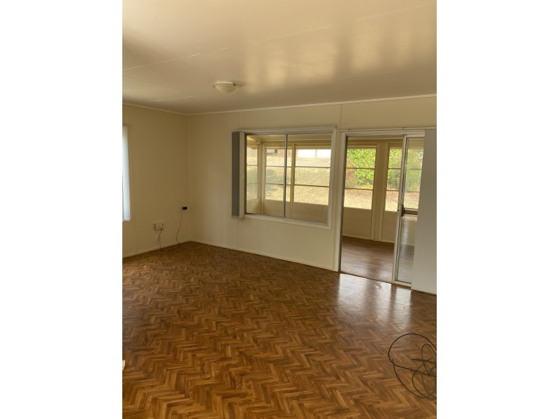 2 Davis Street, Mount Larcom QLD 4695