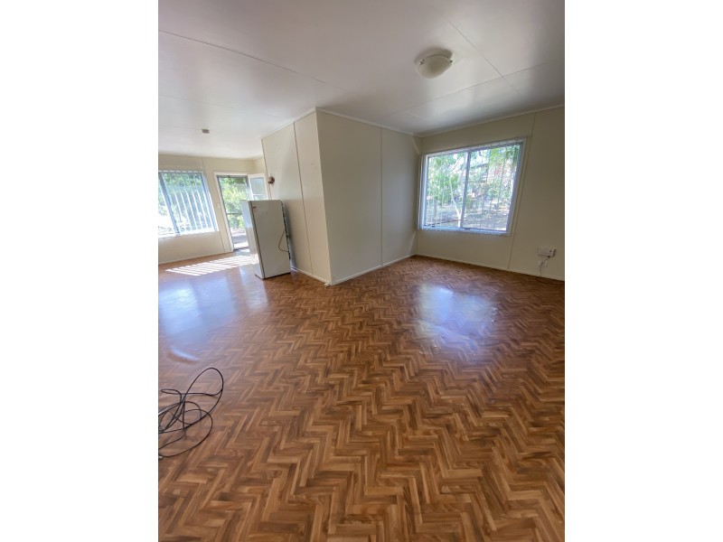 2 Davis Street, Mount Larcom QLD 4695