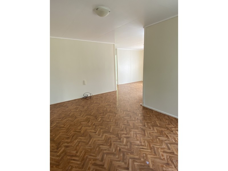 2 Davis Street, Mount Larcom QLD 4695