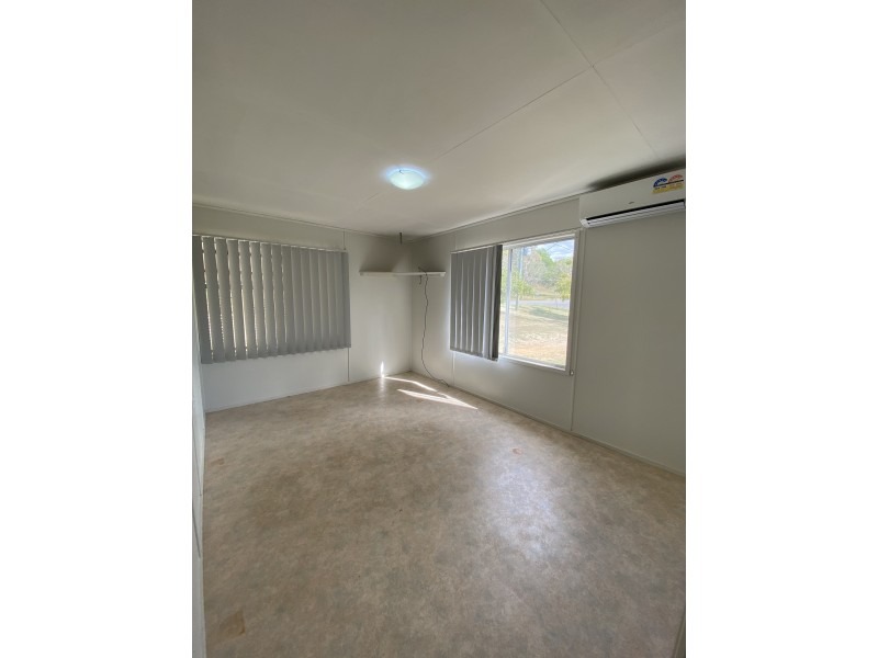 2 Davis Street, Mount Larcom QLD 4695