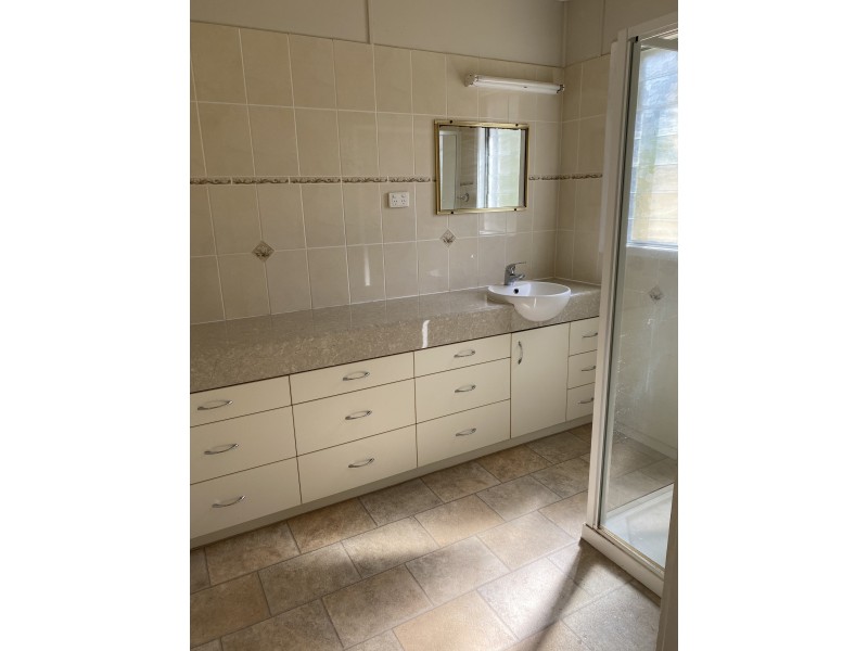 2 Davis Street, Mount Larcom QLD 4695