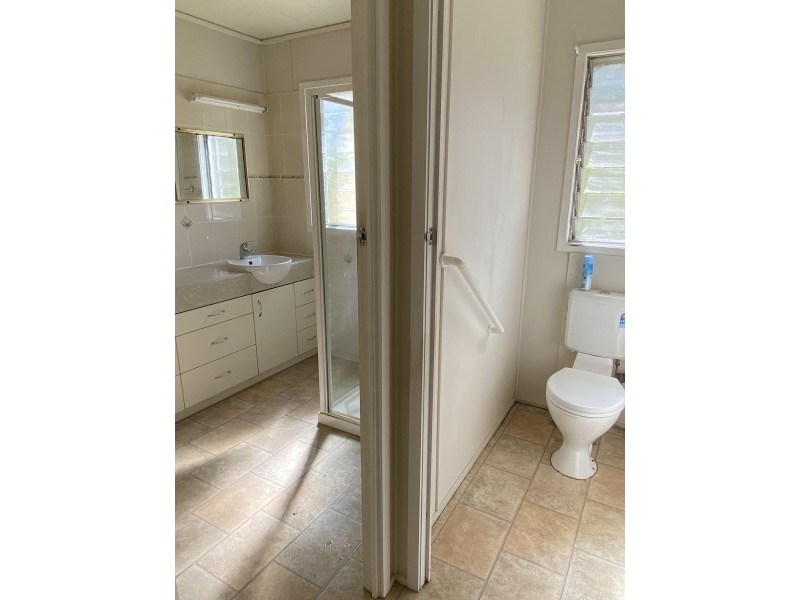 2 Davis Street, Mount Larcom QLD 4695