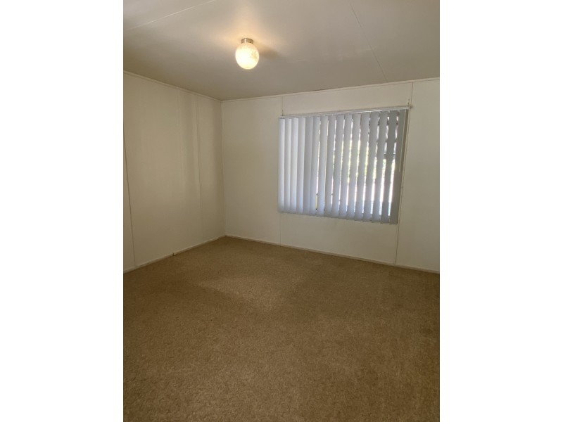 2 Davis Street, Mount Larcom QLD 4695