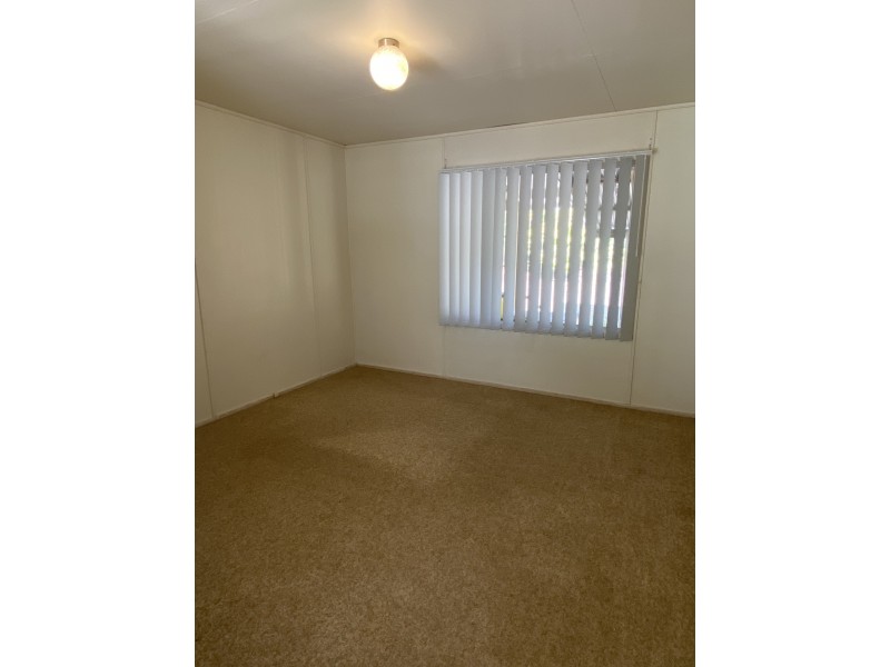 2 Davis Street, Mount Larcom QLD 4695