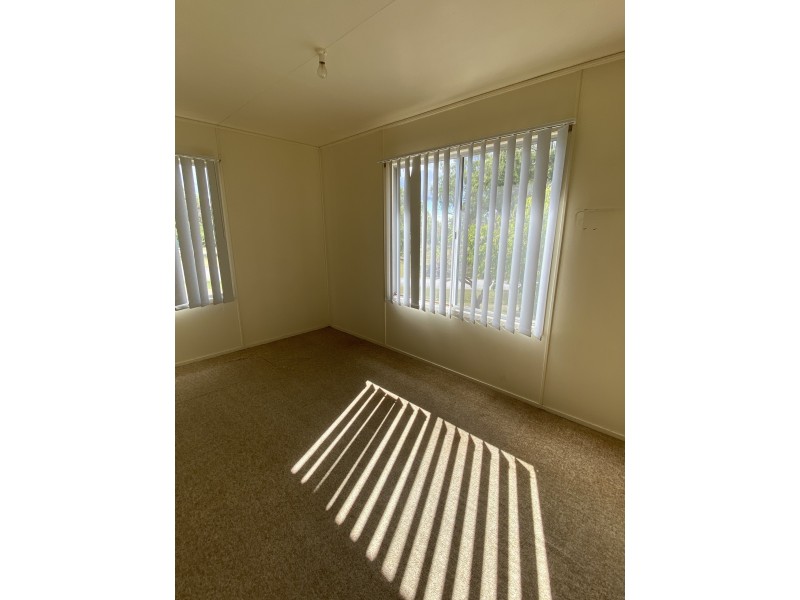 2 Davis Street, Mount Larcom QLD 4695