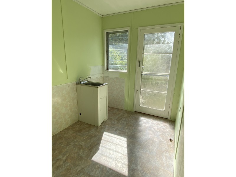 2 Davis Street, Mount Larcom QLD 4695