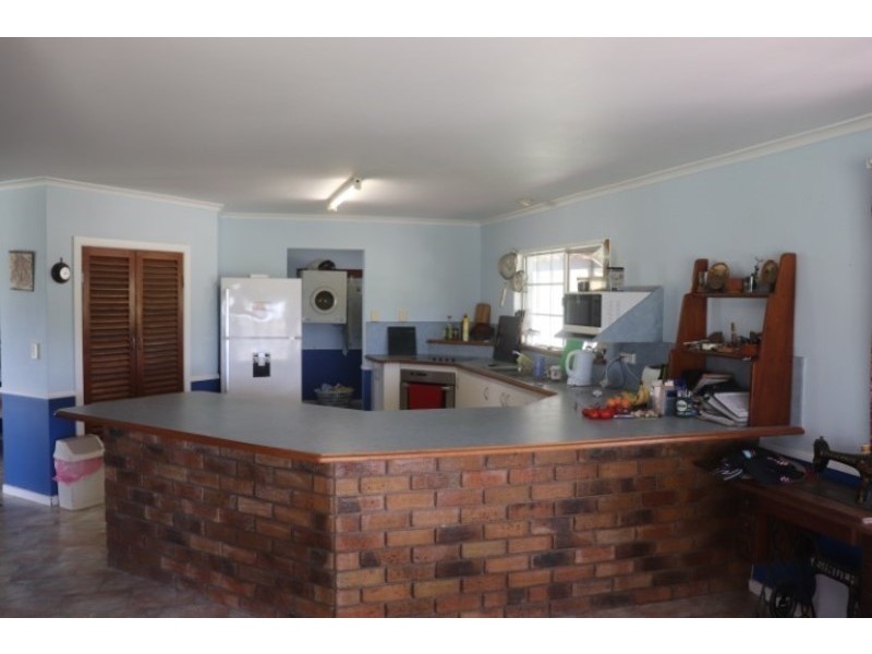 2 Goodman Road, Mount Larcom QLD 4695