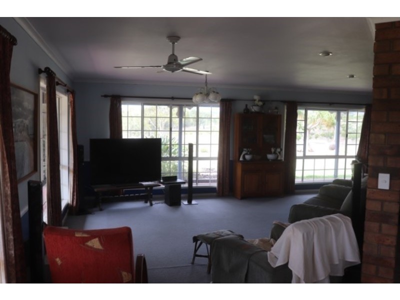 2 Goodman Road, Mount Larcom QLD 4695