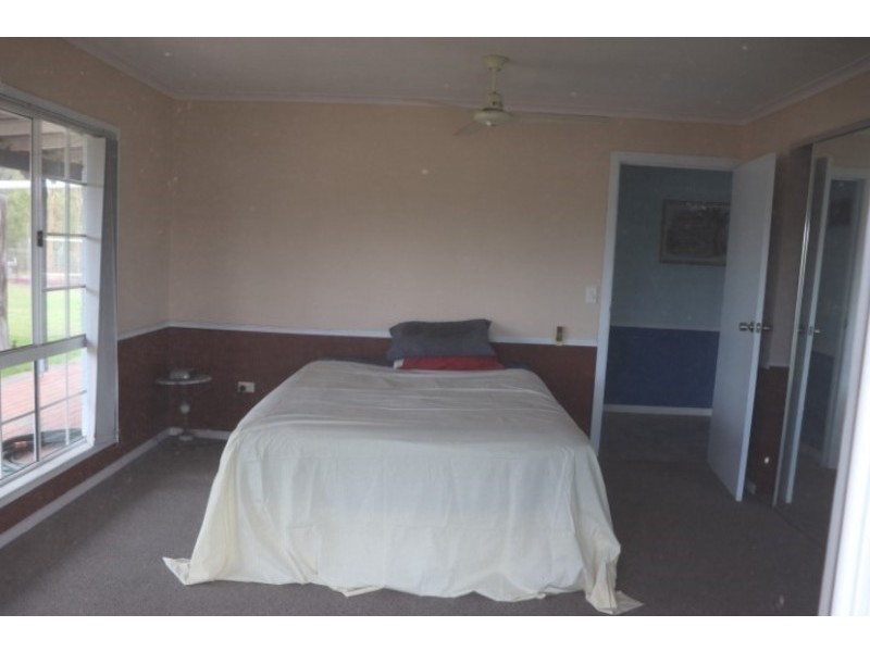 2 Goodman Road, Mount Larcom QLD 4695