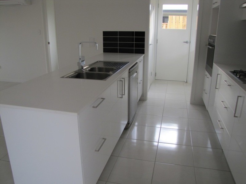 1/1 Wedgetail Rd, Clinton QLD 4680