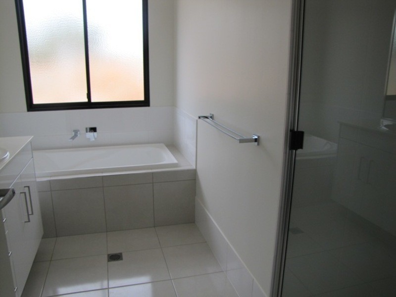 1/1 Wedgetail Rd, Clinton QLD 4680